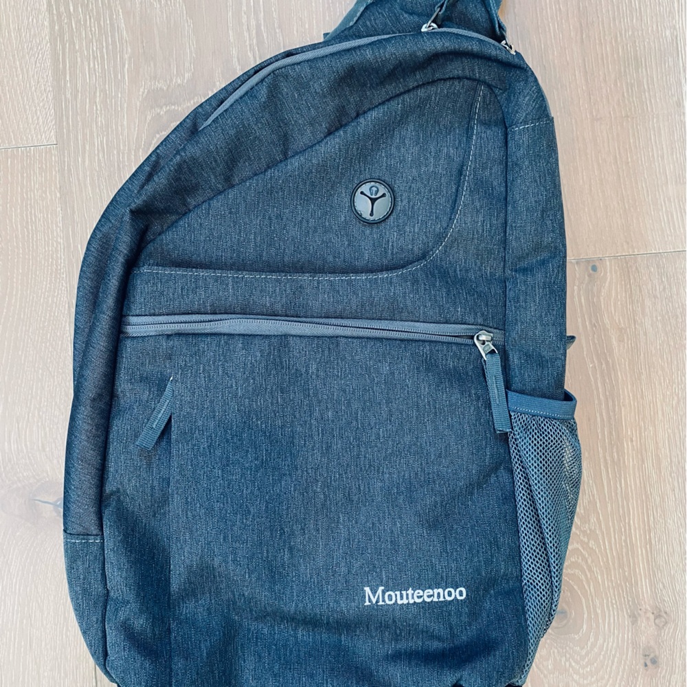 Sling back bag with front phone holder.